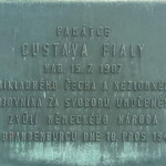 Pamětní deska 3 Pamětní deska památce Gustava Fialy